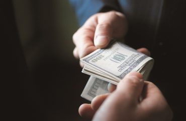 Хоч клоччя та вовна, аби кишка повна