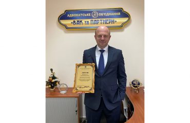 Володимир Іванович Вак знову в числі найкращих авторів тижневика "Юридичний вісник України". Володимир Іванович Вак знову в числі найкращих авторів тижневика "Юридичний вісник України".